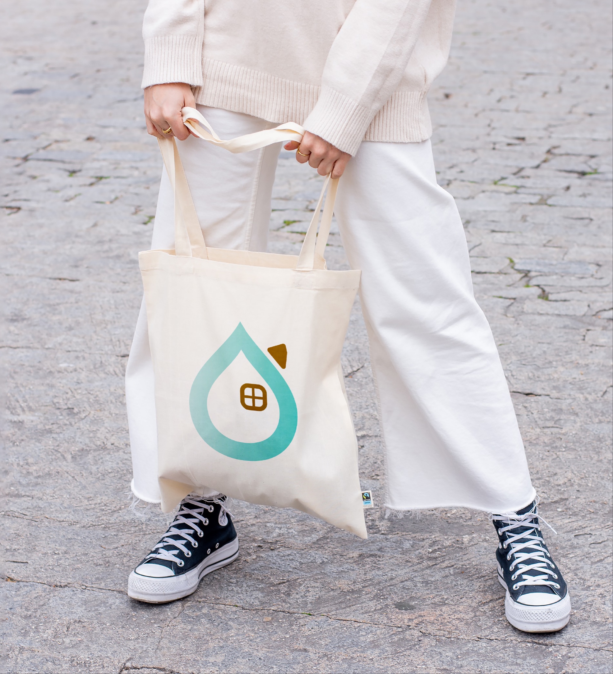Aldeias do Conhecimento identity on a tote bag